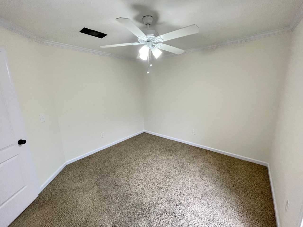 111 Stapleton Dr - Photo 4 of 19