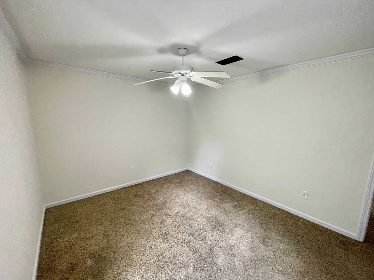 111 Stapleton Dr - Photo 5 of 19