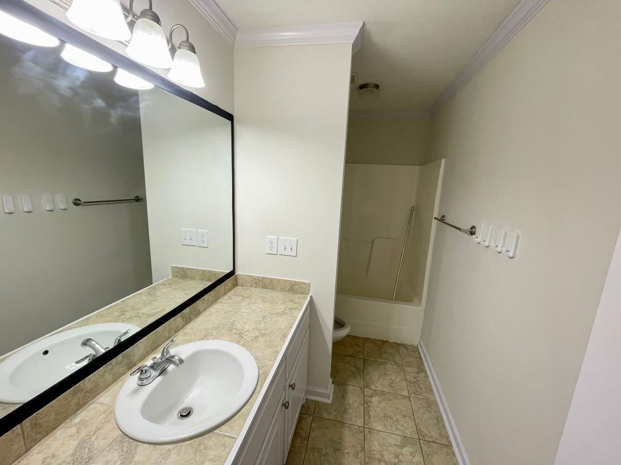 111 Stapleton Dr - Photo 7 of 19