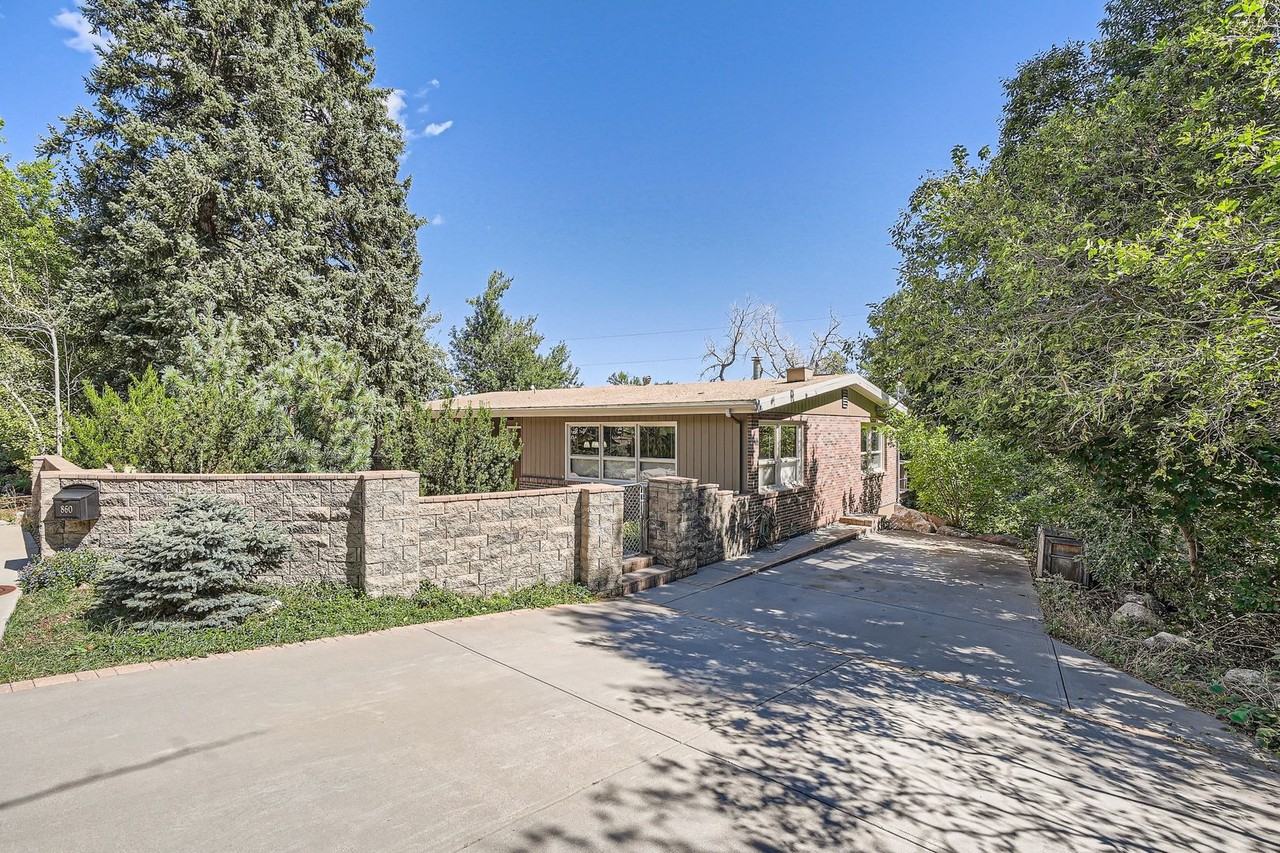 860 Willowbrook Rd - Photo 2 of 29