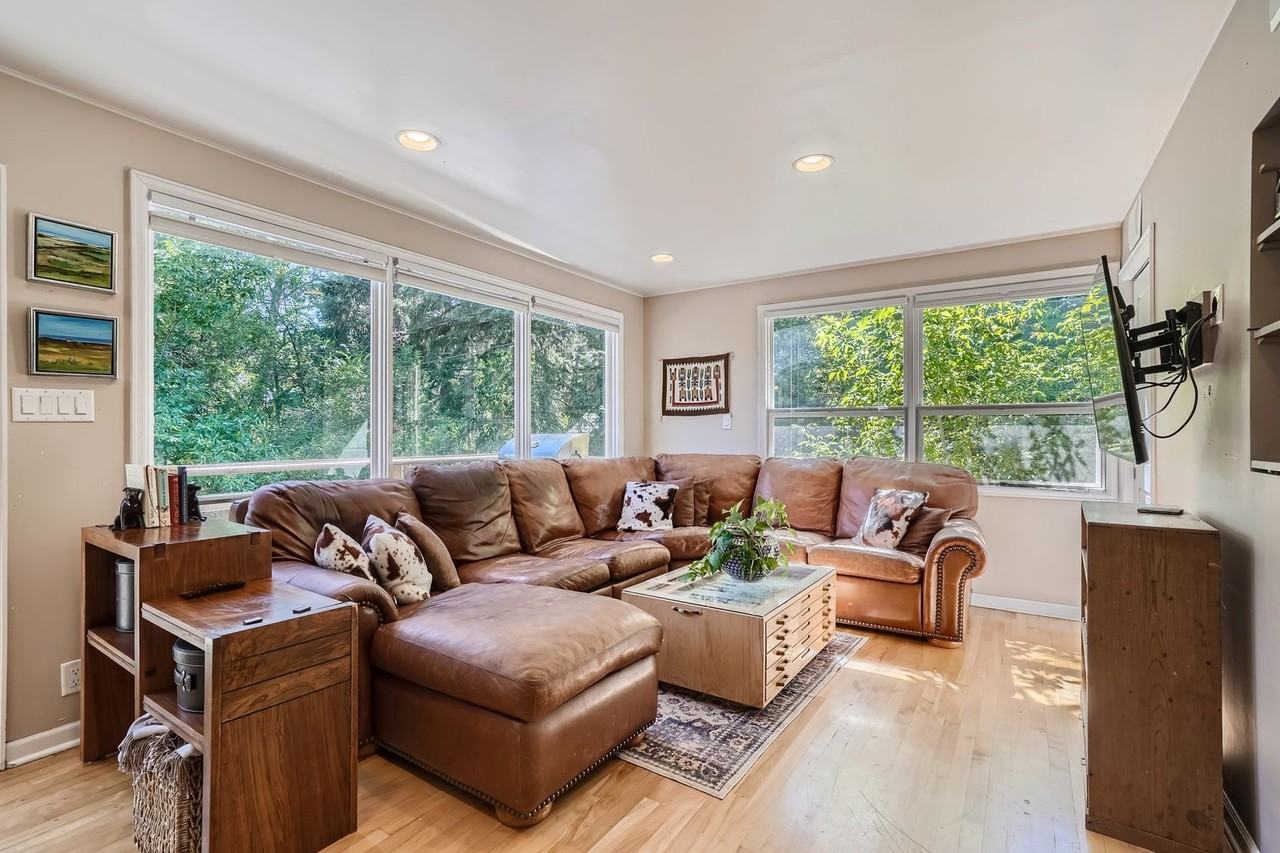 860 Willowbrook Rd - Photo 3 of 27