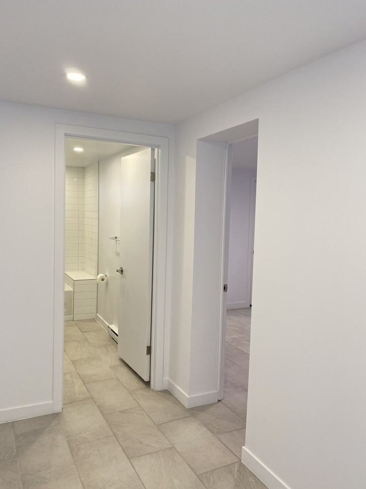 495 37e Avenue - Photo 3 of 7