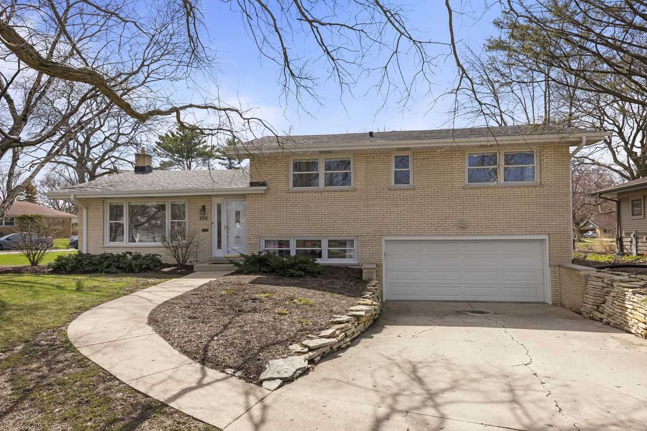 370 Prairie Avenue - Photo 2 of 36
