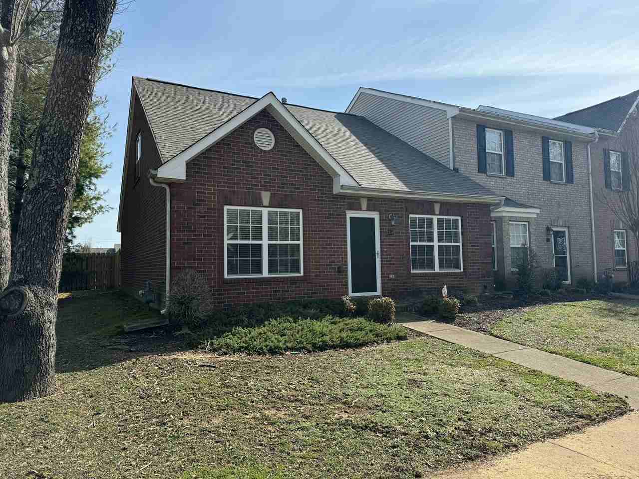 138 Alexander Dr #1 - Photo 3 of 25