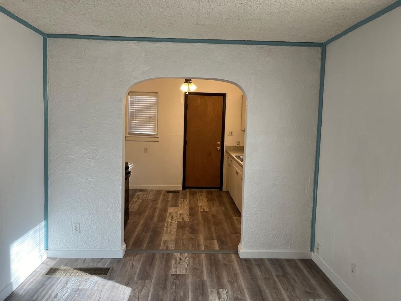 622 E Willamette Ave - Photo 2 of 8