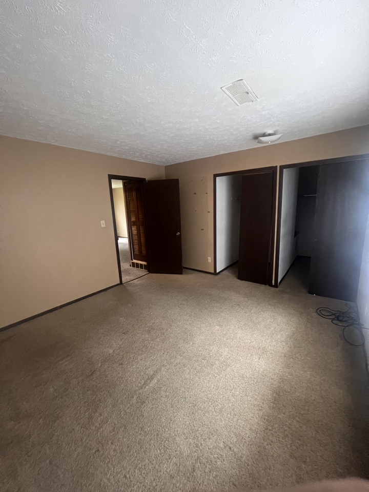 Wilmich Dr #2020 - Photo 2 of 6