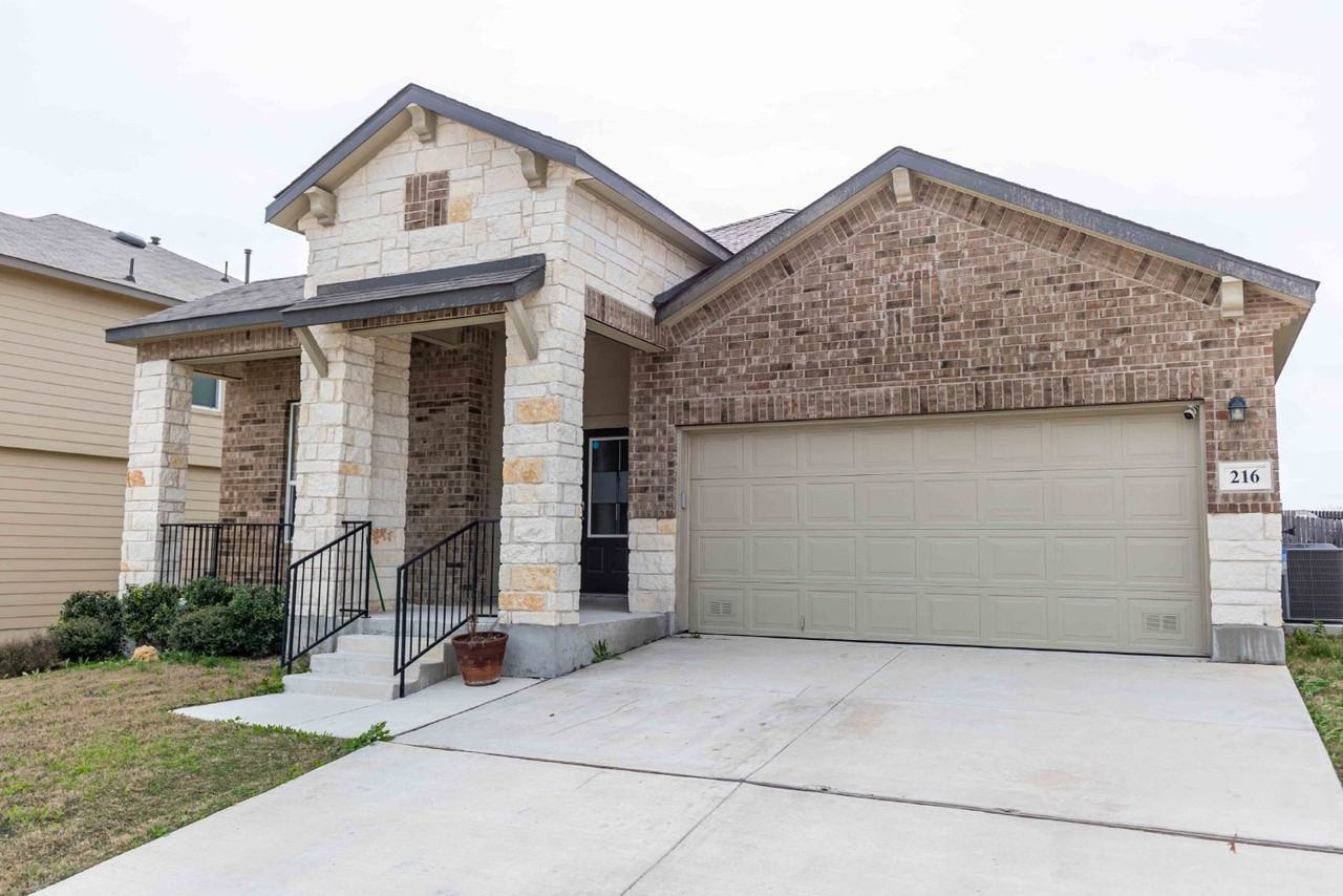 216 Country Ml - Photo 2 of 38