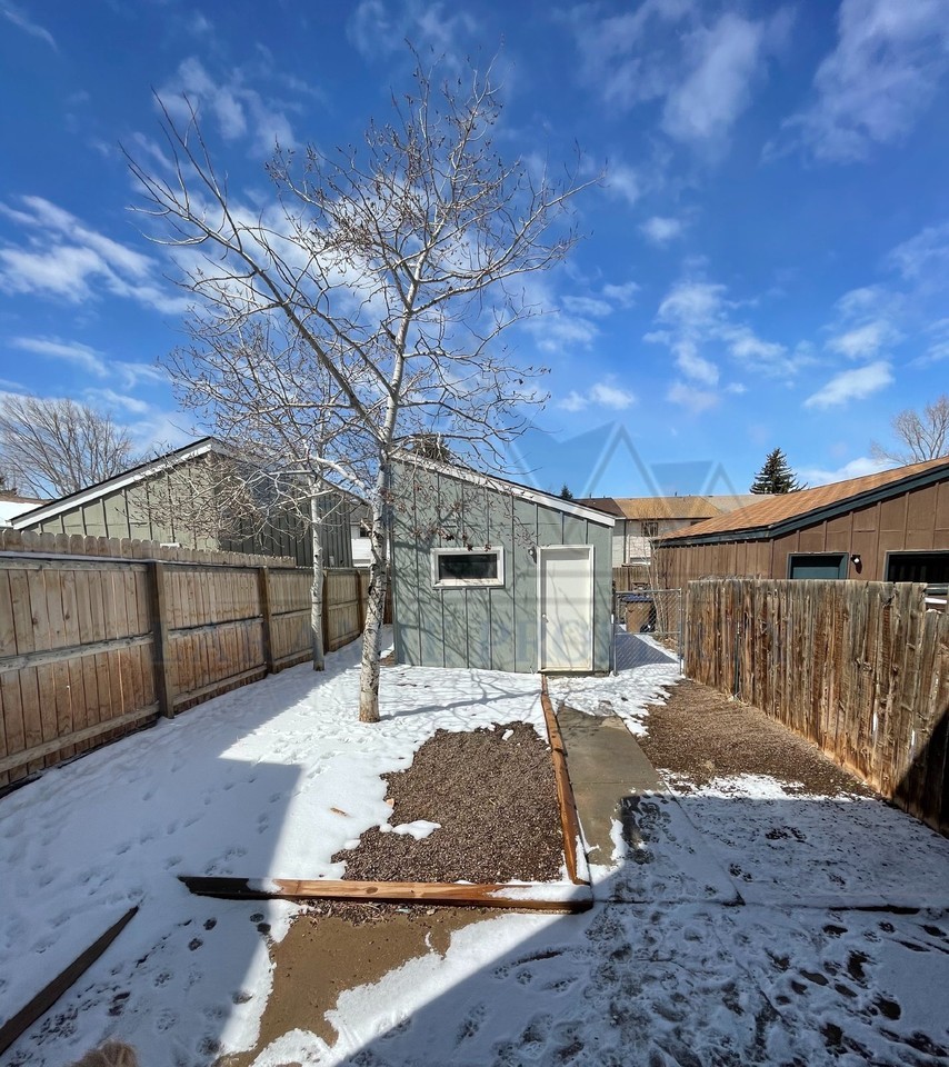 1370 N 18th St - Photo 2 of 12