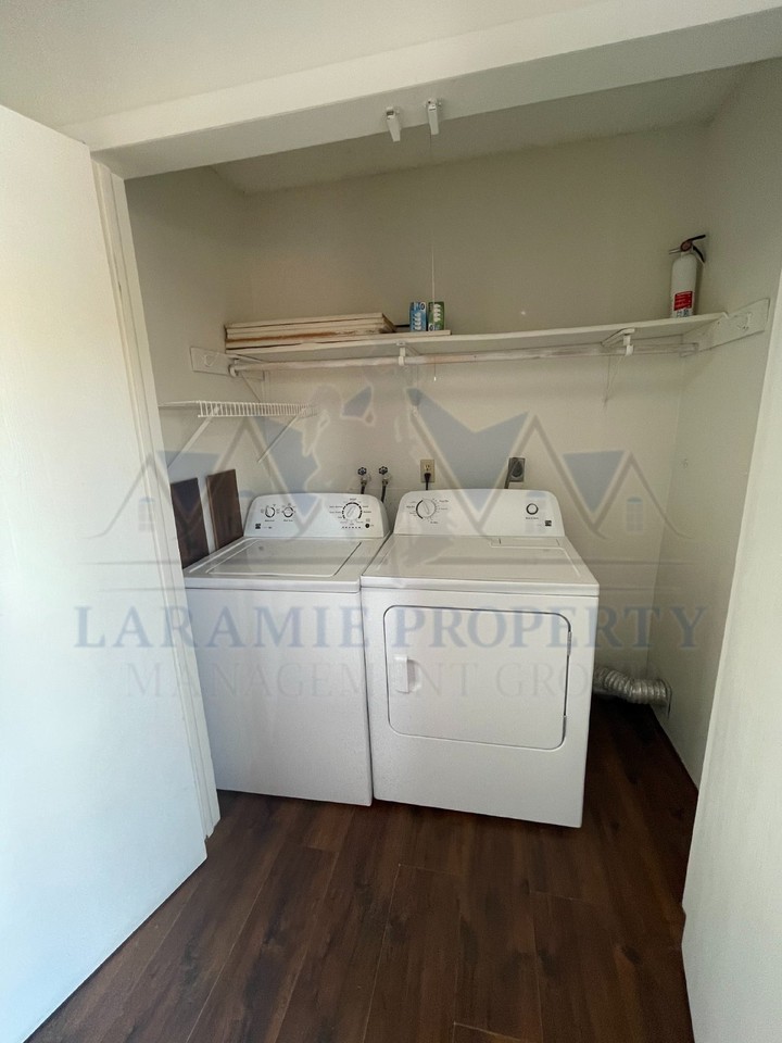 1370 N 18th St - Photo 4 of 12