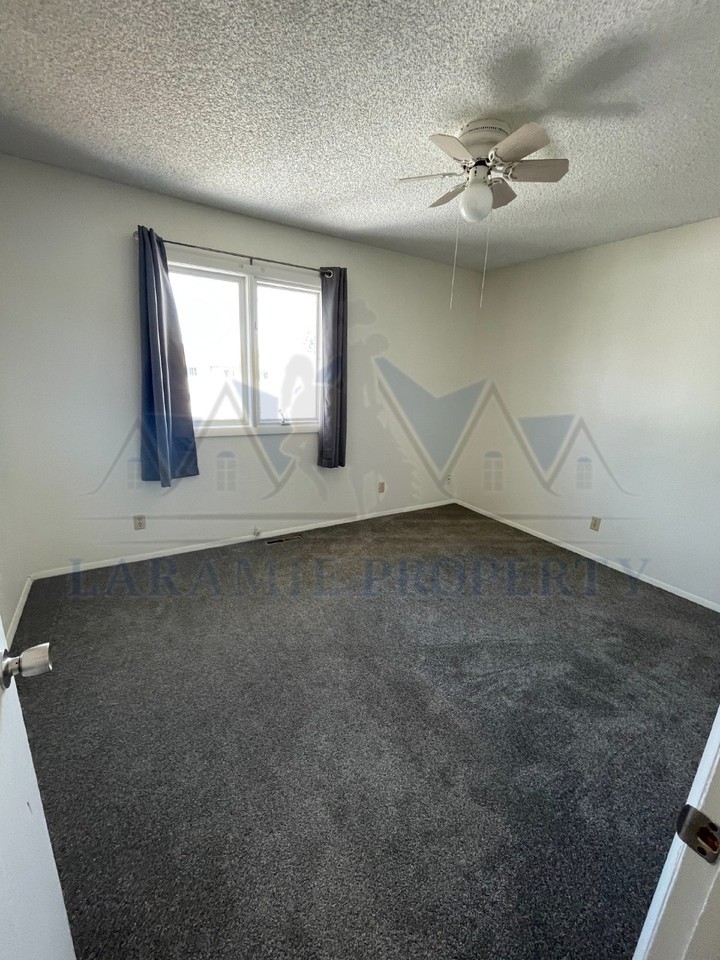 1370 N 18th St - Photo 7 of 12