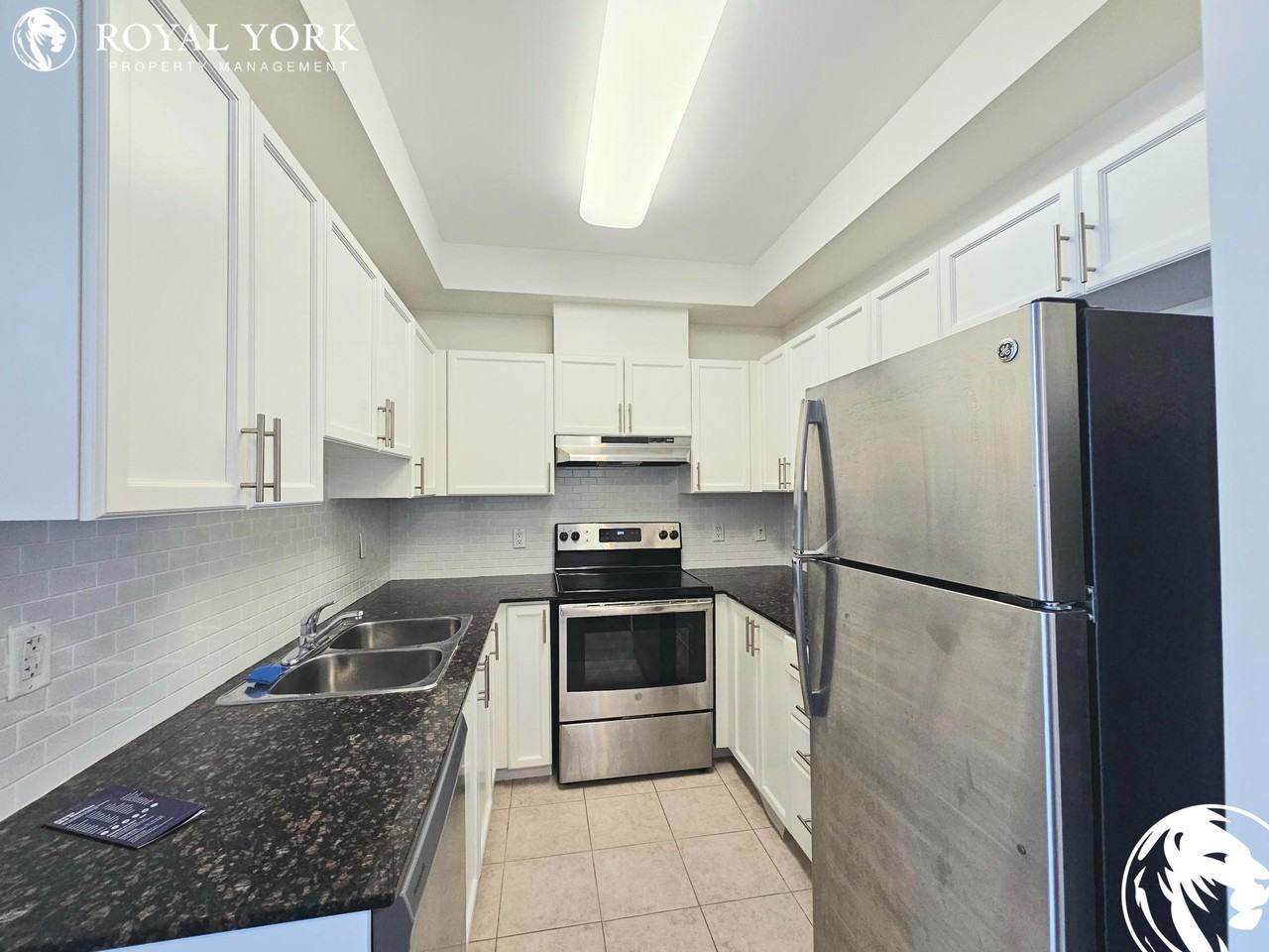 402-15450 Yonge Street, Aurora, Ontario L4G 0K1 - Photo 2 of 14