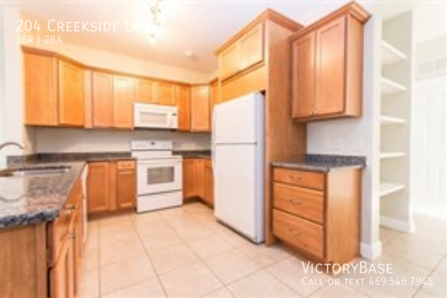 204 Creekside Ln - Photo 3 of 7