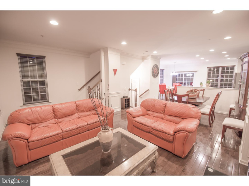 1384 Parish Ave - Photo 2 of 8