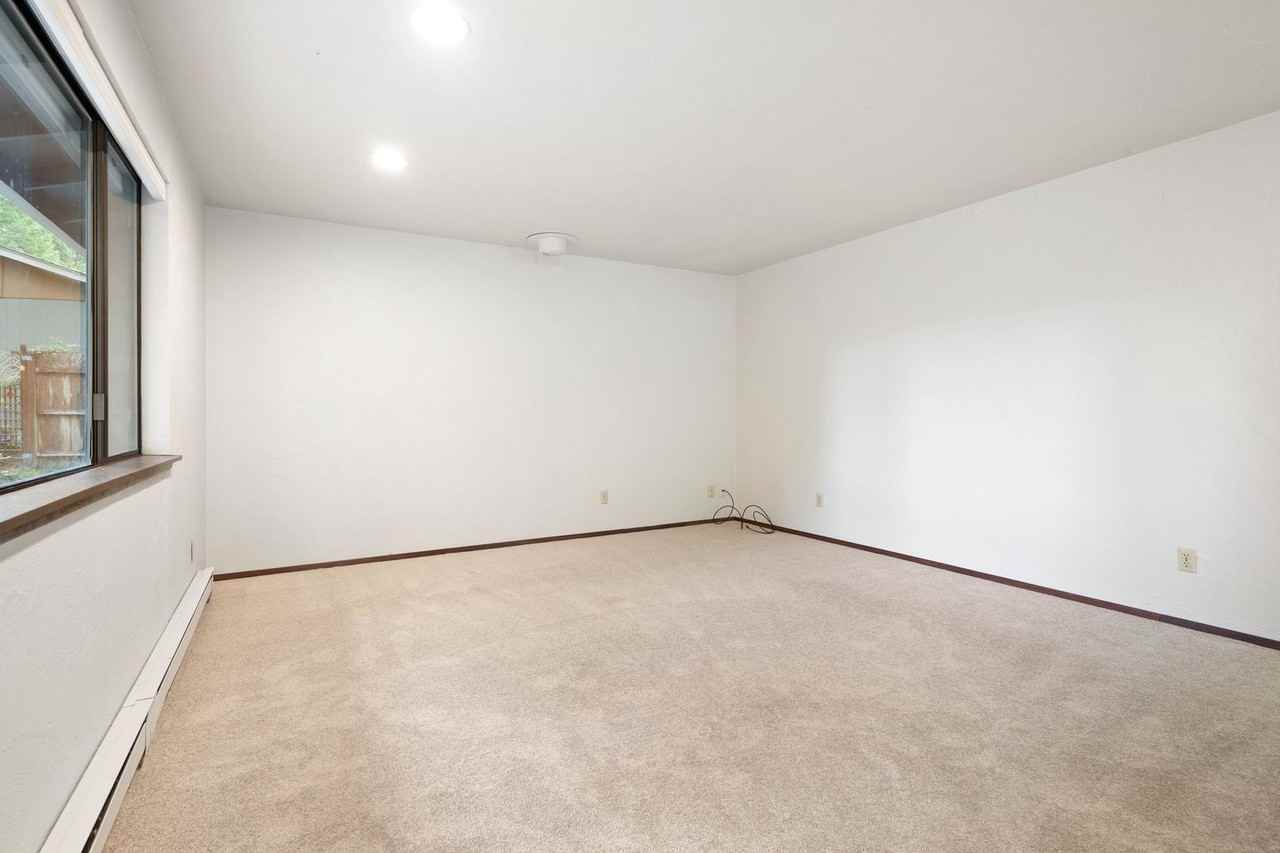 561 E Aycliffe Dr - Photo 3 of 42
