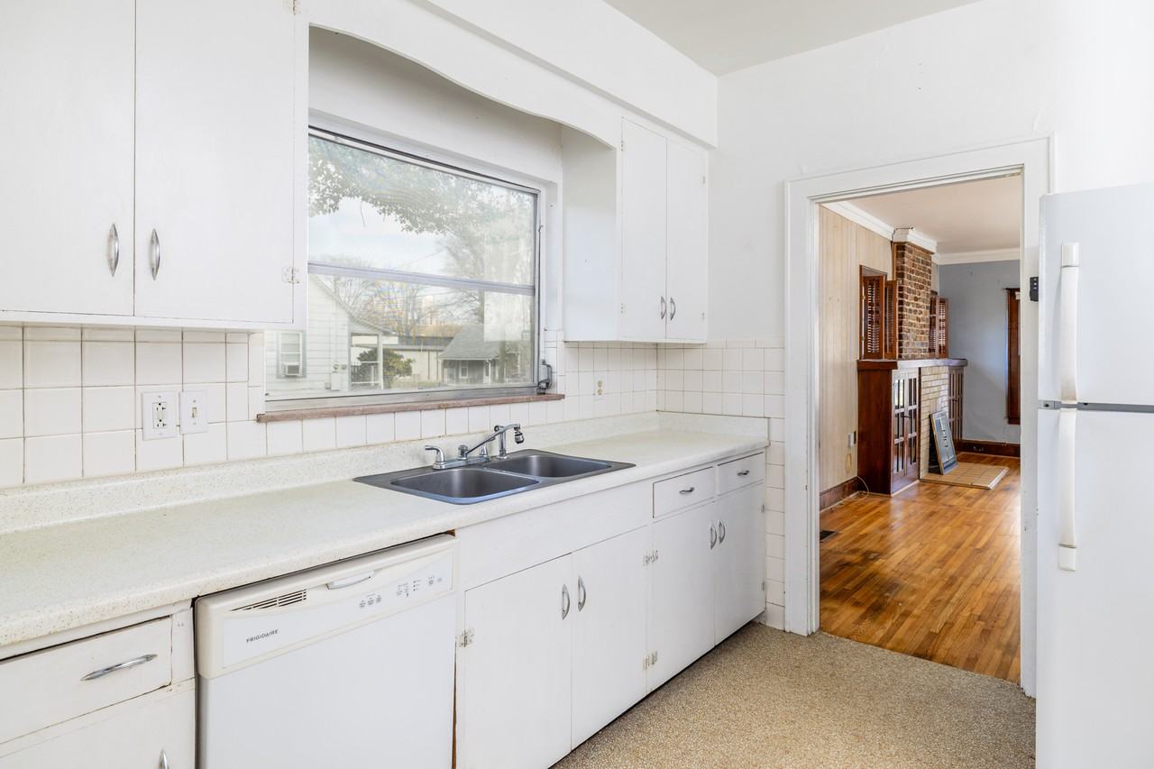 1122 Phillips Ave #NA - Photo 2 of 9