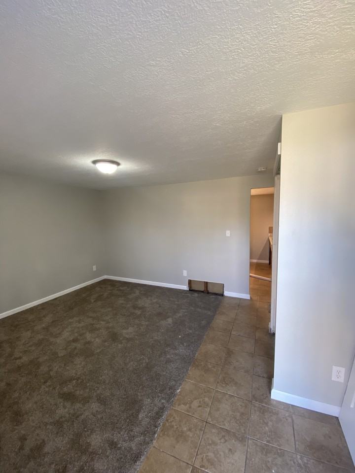 2599 Queenswood Ct #NA - Photo 2 of 11