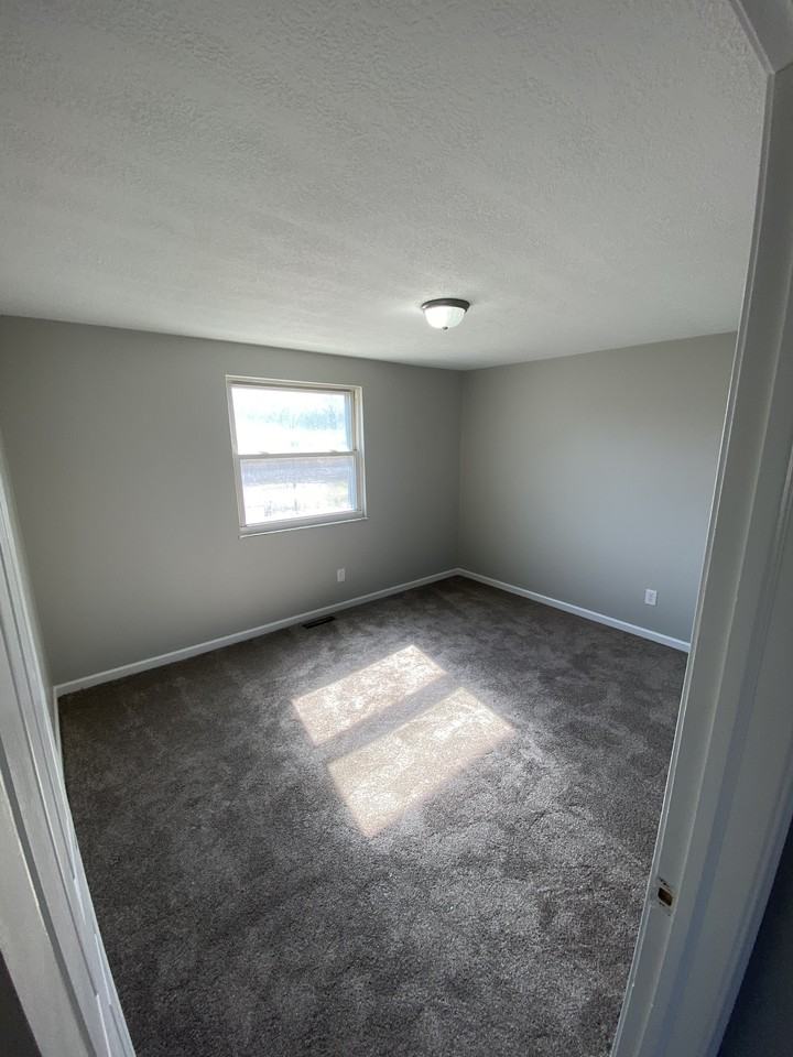 2599 Queenswood Ct #NA - Photo 3 of 11