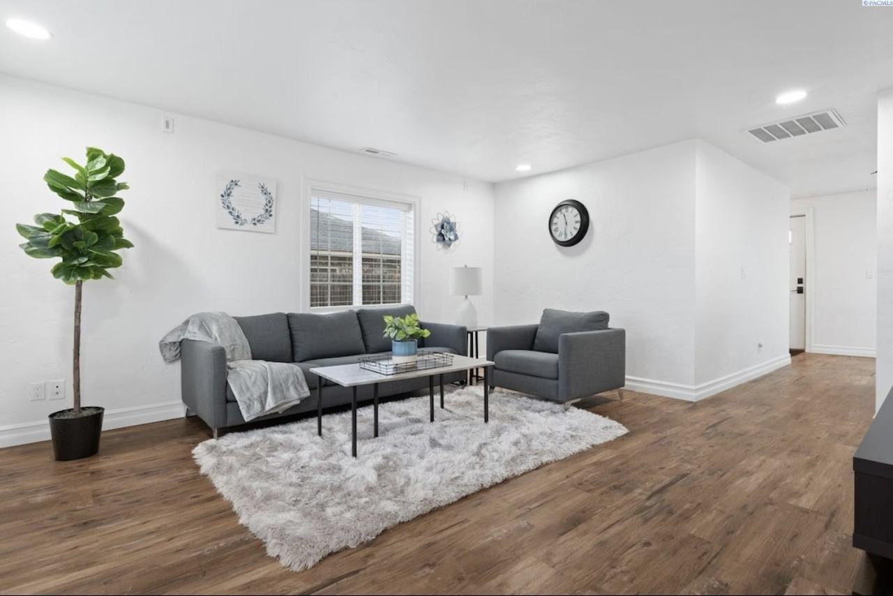 812 S 11th Ave #NA - Photo 2 of 16