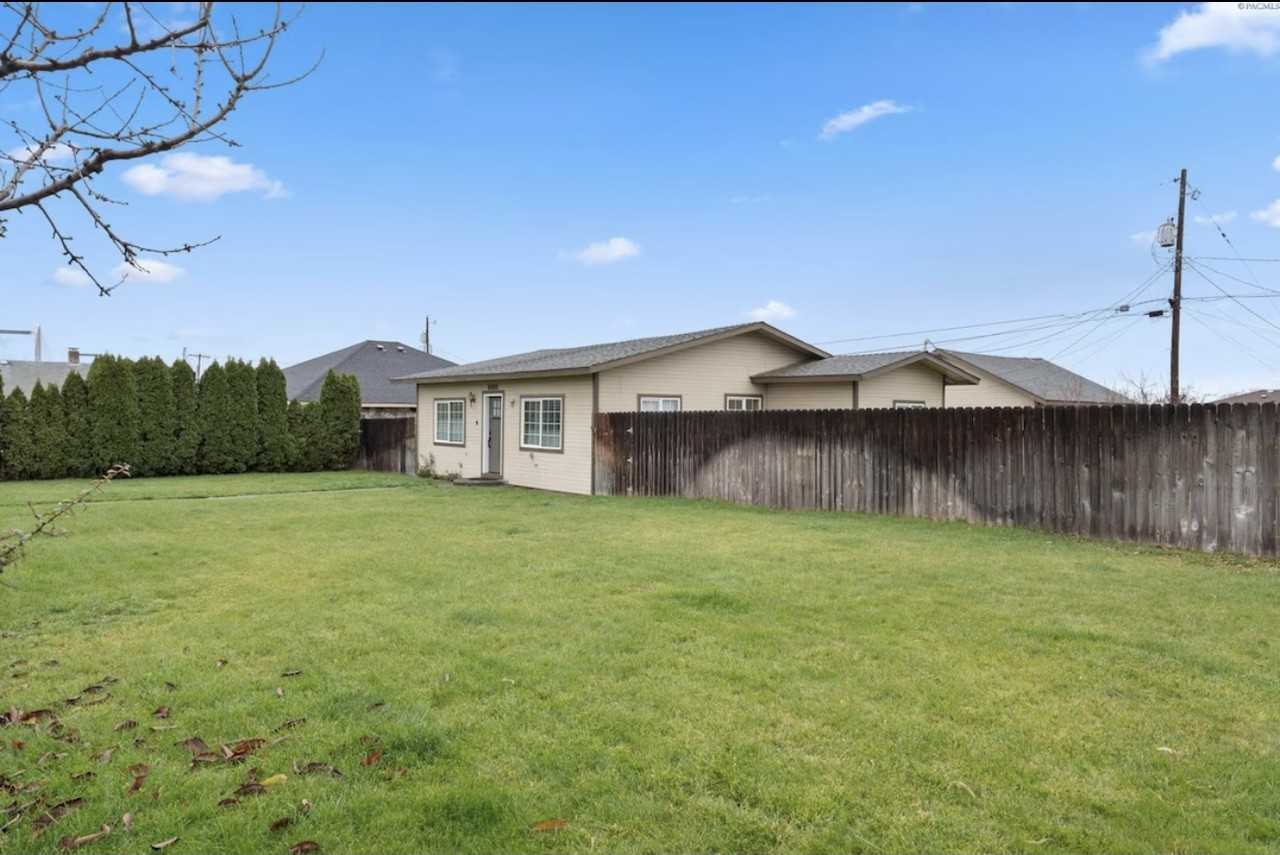 812 S 11th Ave #NA - Photo 3 of 16