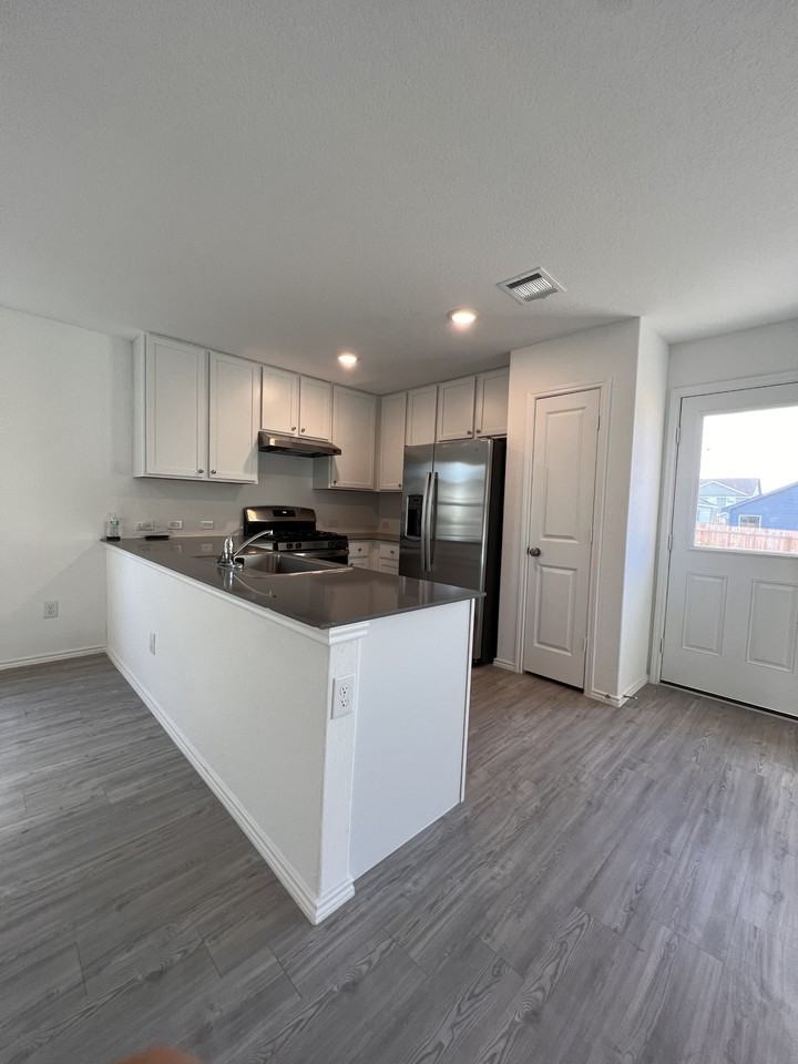 5335 Hornbeck Hts #NA - Photo 2 of 8