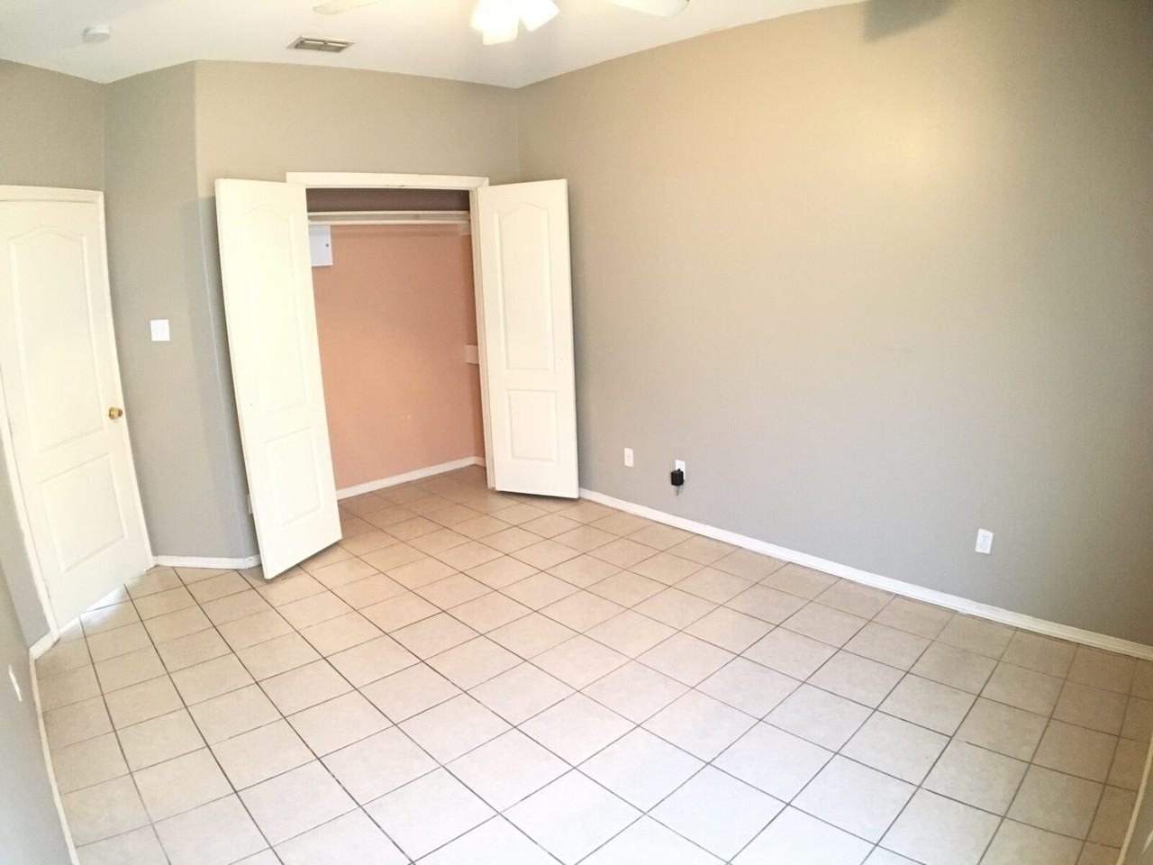 3200 Hill Crest Dr #2 - Photo 7 of 9