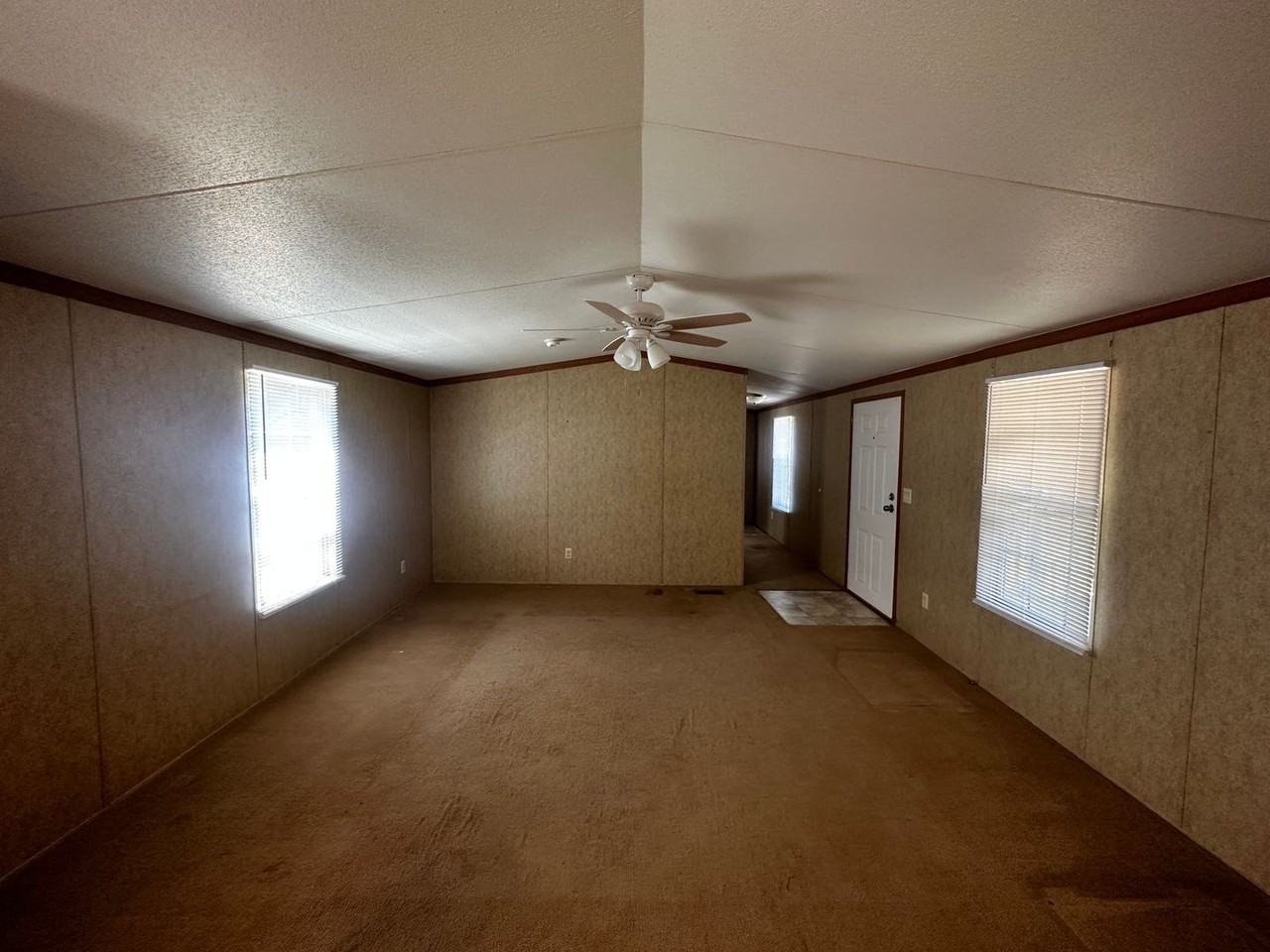 603 Mustang Dr - Photo 2 of 10