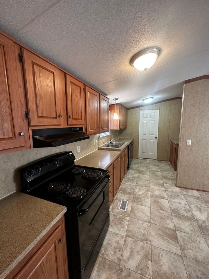 603 Mustang Dr - Photo 3 of 10