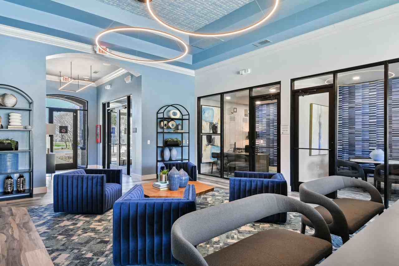 Collier - Photo 2 of 29