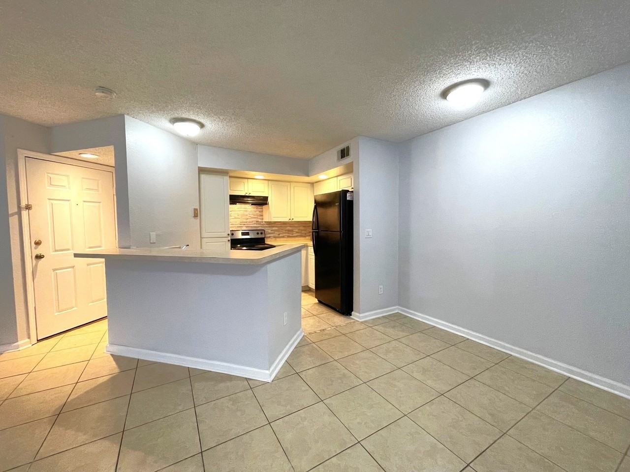 Venetian Place - 916 - Photo 2 of 32