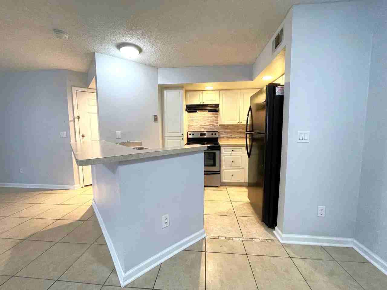 Venetian Place - 916 - Photo 3 of 32