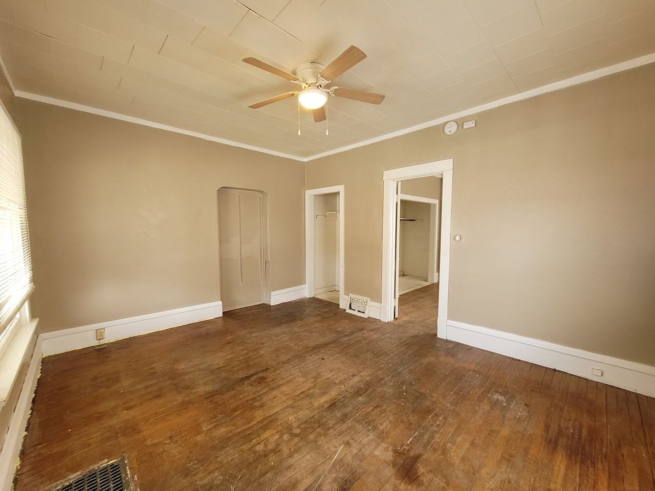 1043 5th Avenue SE - Photo 2 of 8