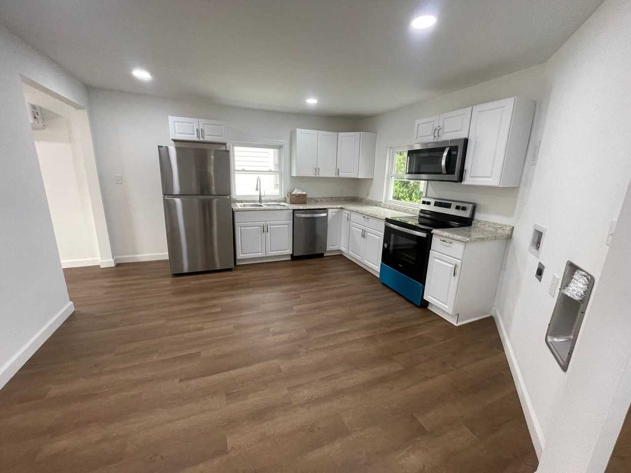 510 Stuart Street - Photo 3 of 9