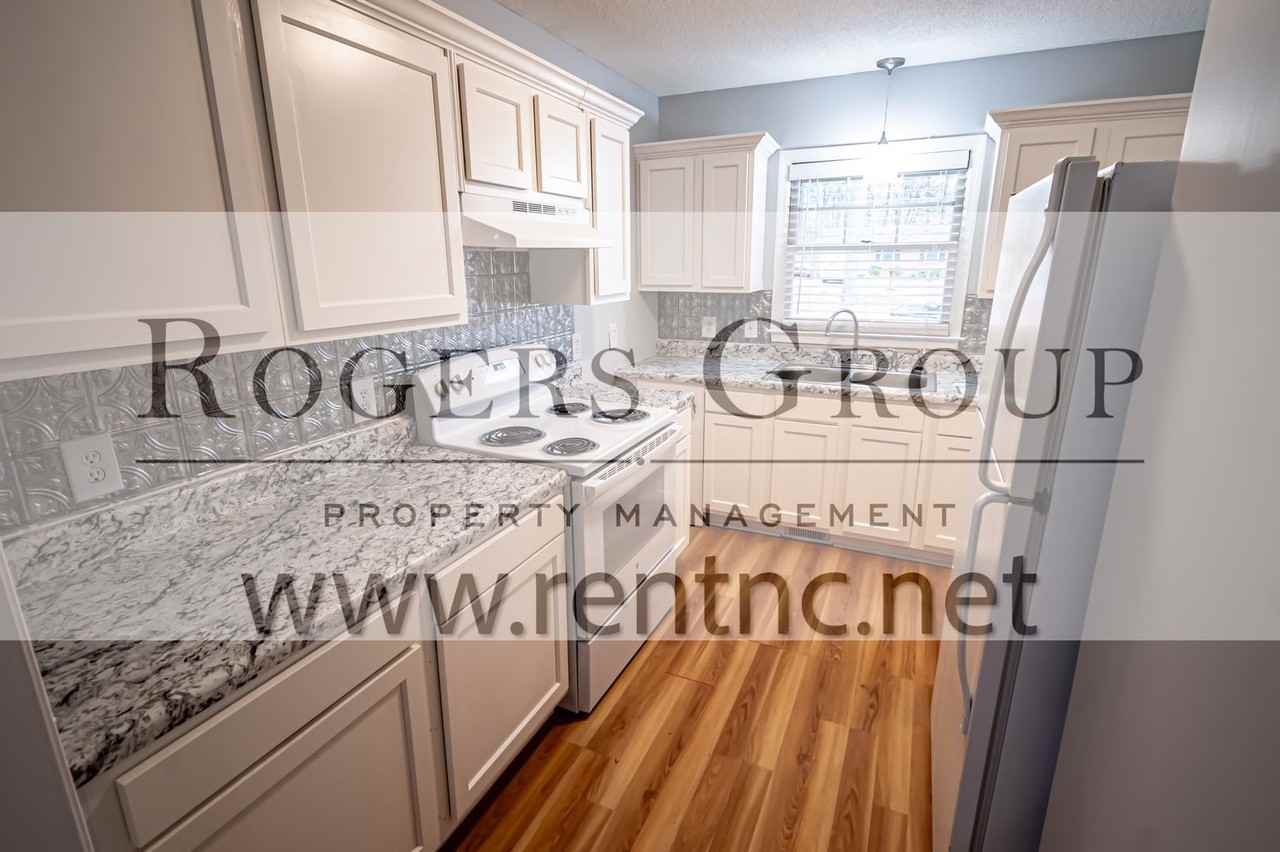 1300 Oakridge Ave - Photo 2 of 7