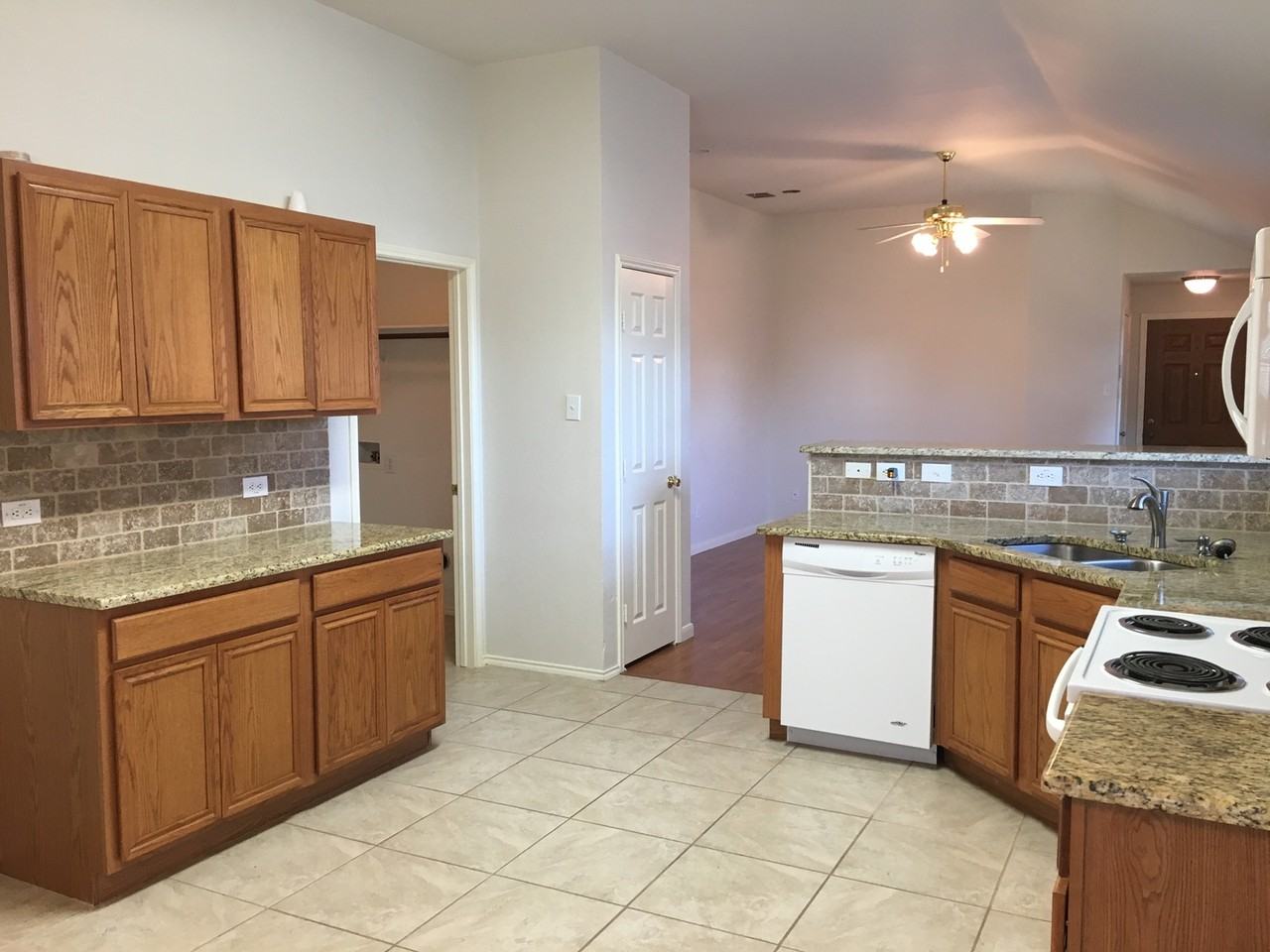 11405 Gloriosa Dr - Photo 7 of 26