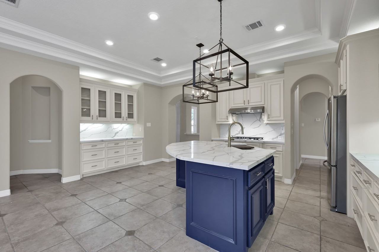 212 W Pines Dr - Photo 3 of 50