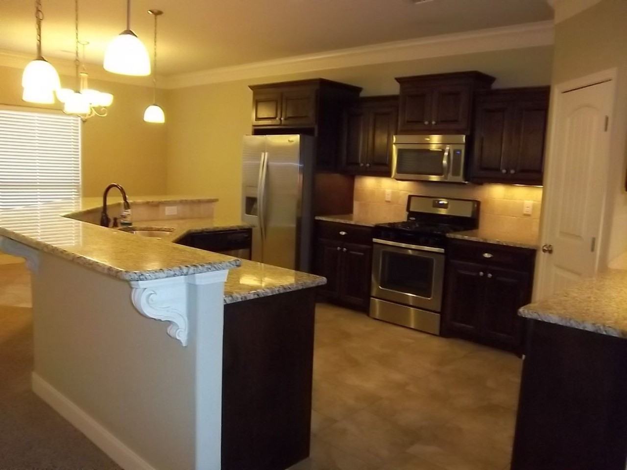 17351 Bobbye Ln - Photo 3 of 9