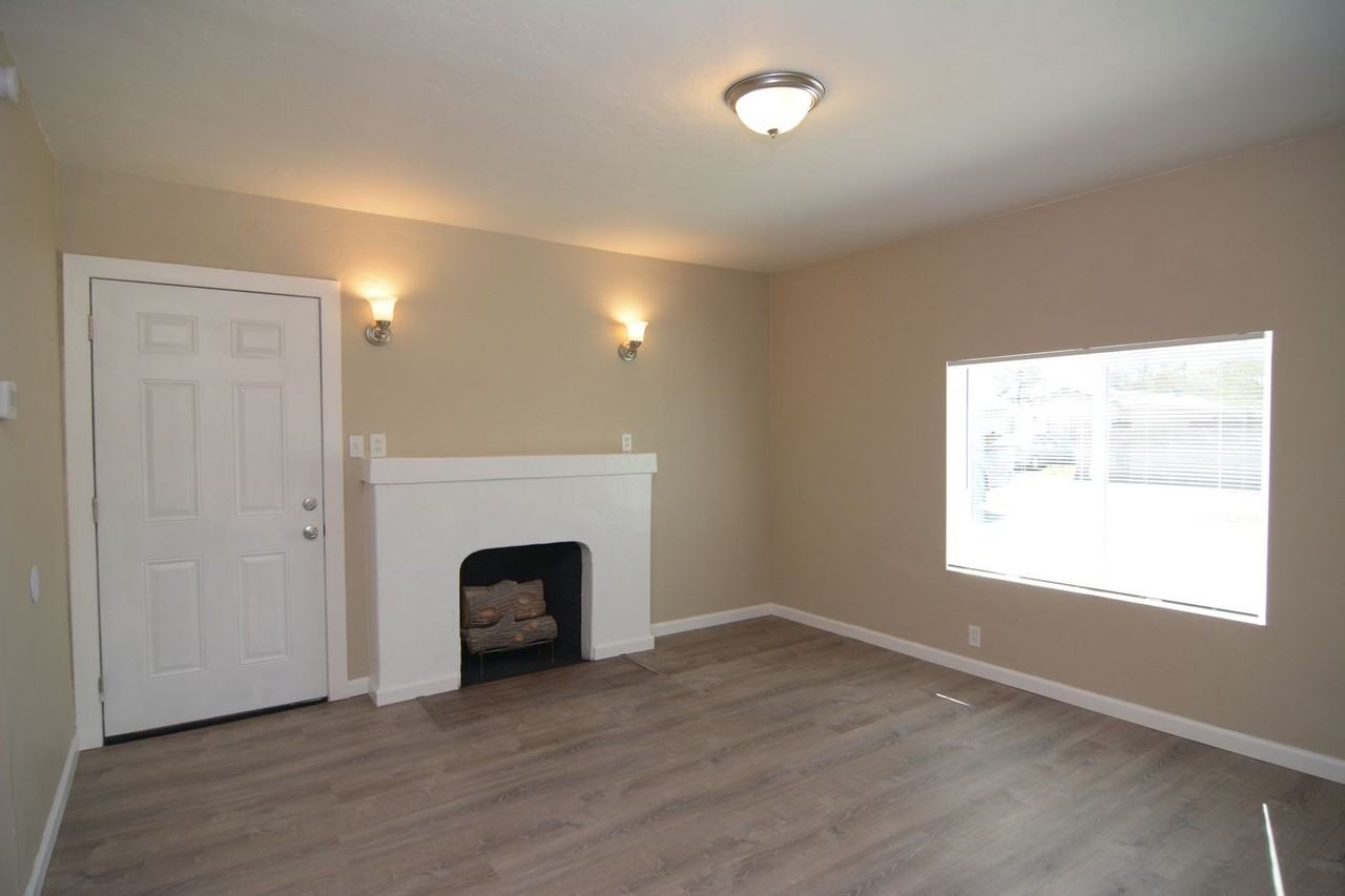 835 E Graybill Dr - Photo 3 of 17