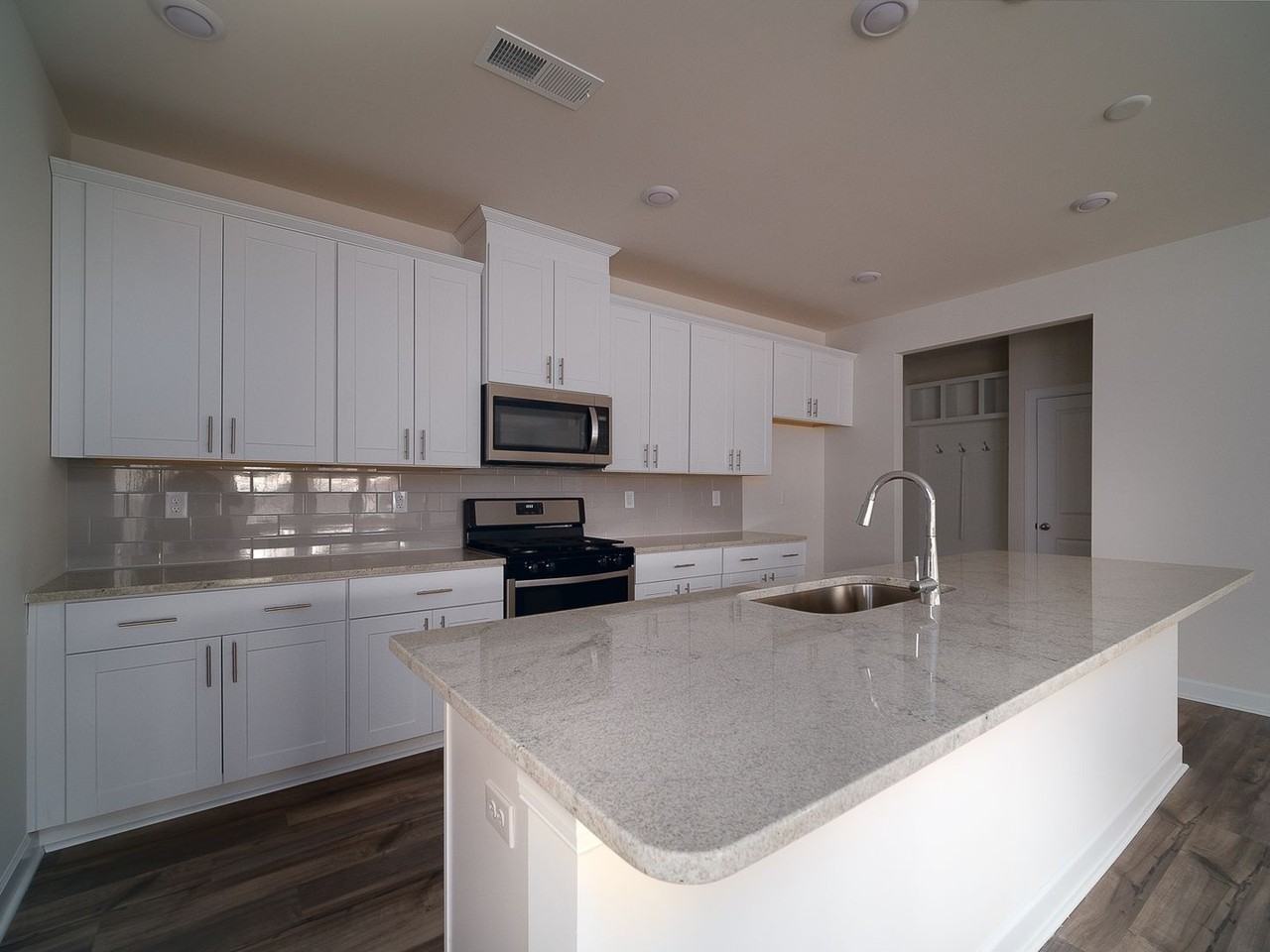 515 Nixon Rd - Photo 3 of 42