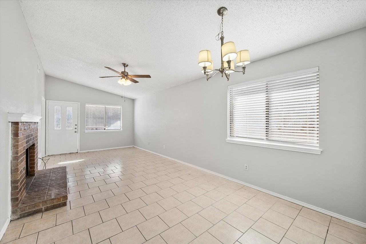 5821 Mansfield Rd - Photo 6 of 24