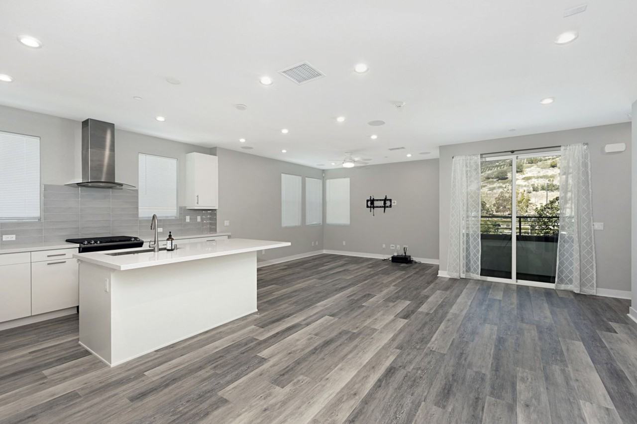 2701 Community Dr - Photo 2 of 26