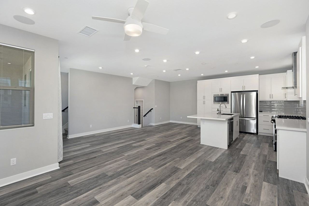 2701 Community Dr - Photo 4 of 26