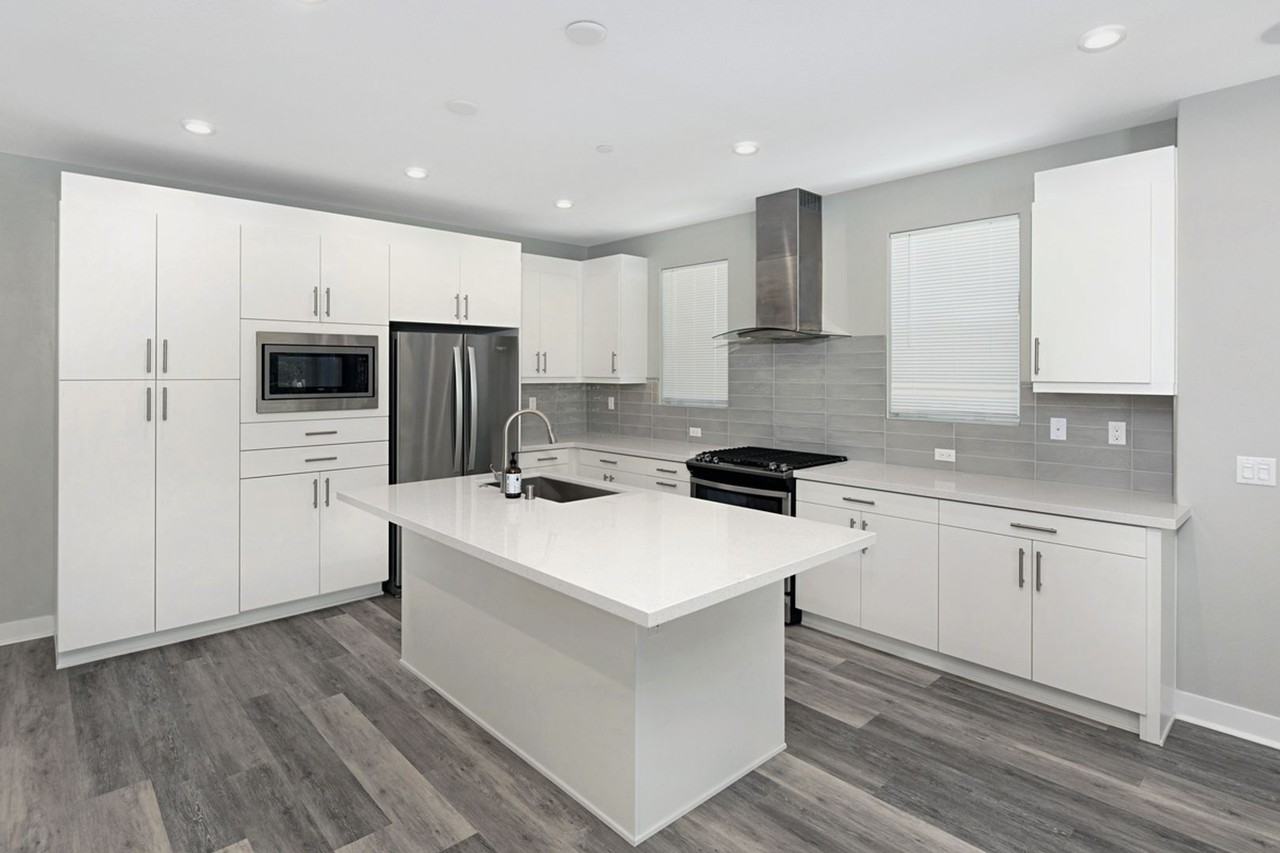 2701 Community Dr - Photo 7 of 26