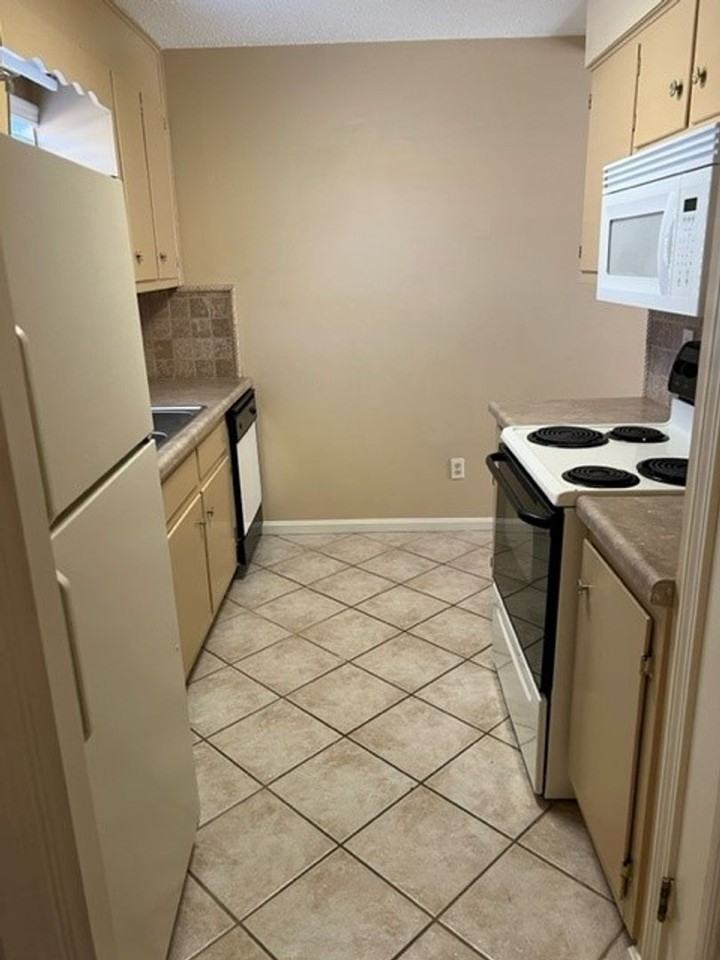 165 165 Fox Run - Photo 3 of 12