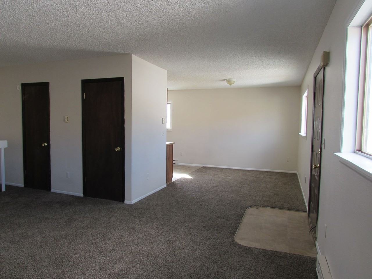 304A S 1st St - Photo 3 of 8