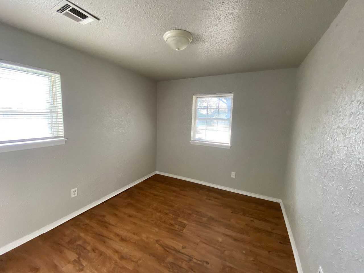 7209 Nw 8th St - Photo 2 of 16