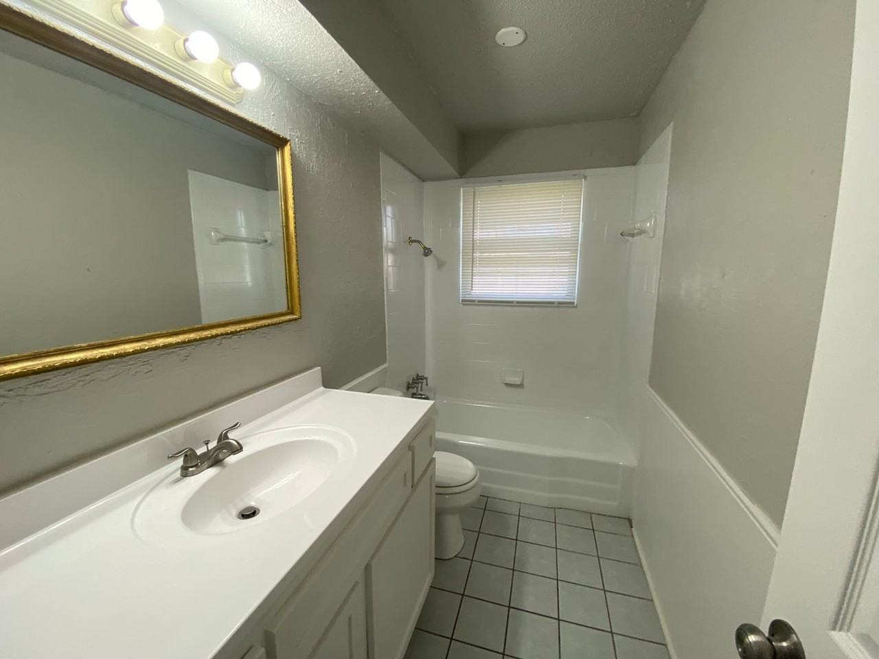 7209 Nw 8th St - Photo 3 of 16