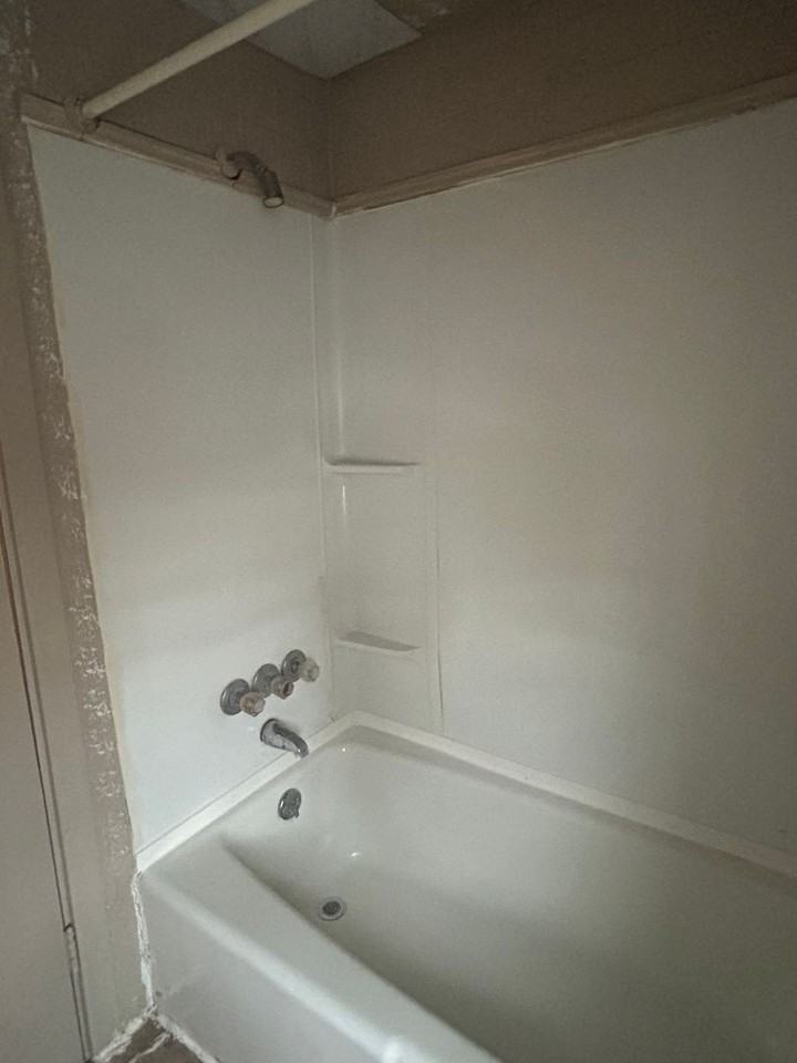 7 Angle Ave - Photo 3 of 19