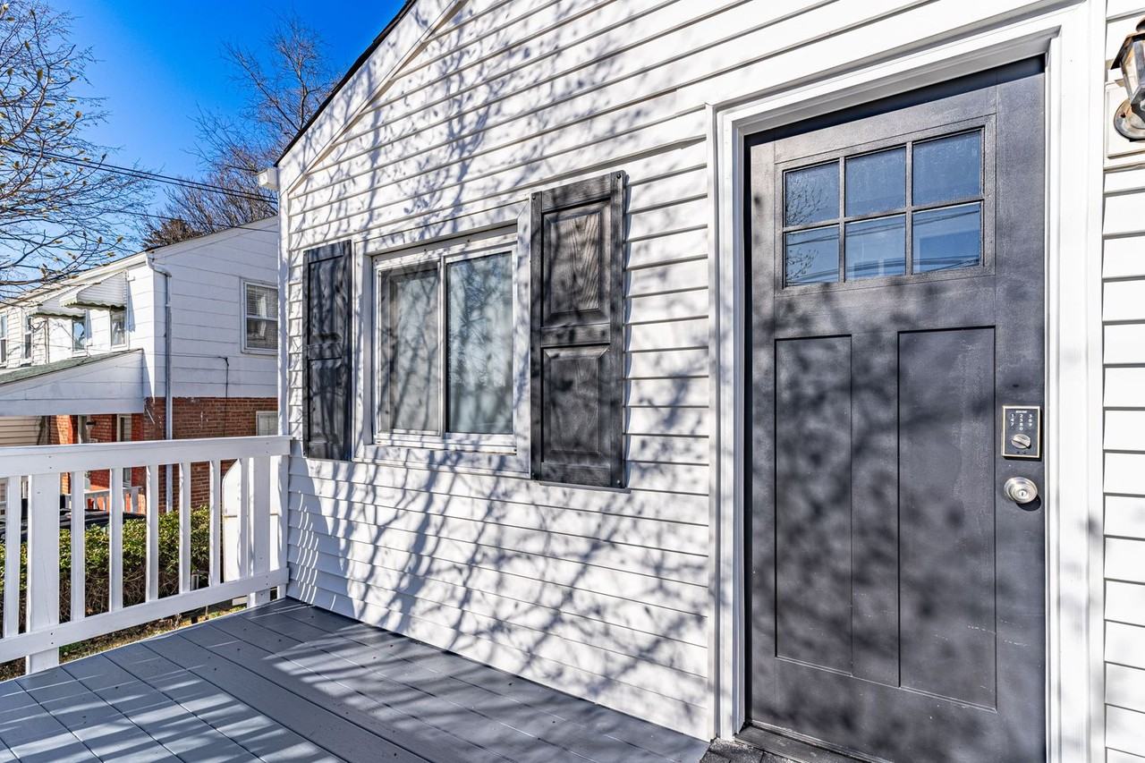 2722 Jefferson Drive - Photo 2 of 35