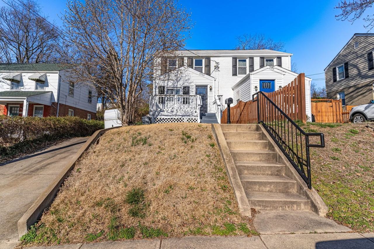 2722 Jefferson Drive - Photo 3 of 35