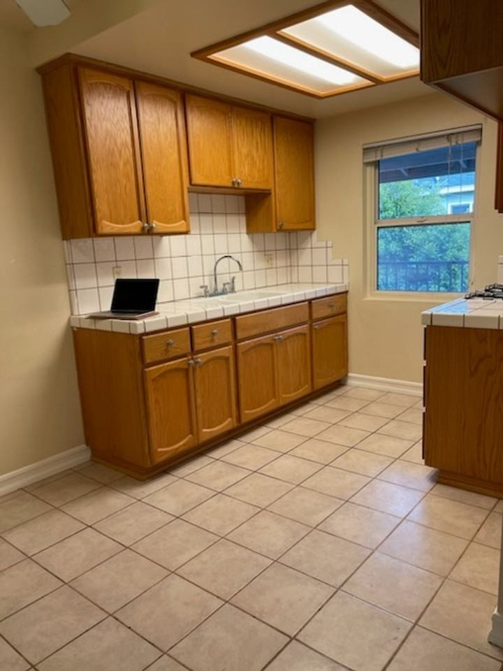 1 bed 1 bath in Fullerton - Photo 5 of 12